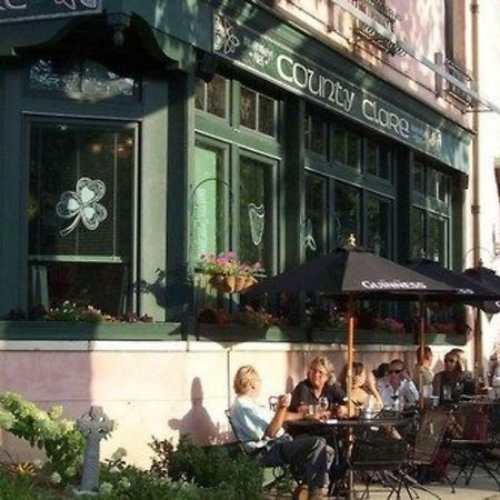 County Clare Inn Милуоки Экстерьер фото