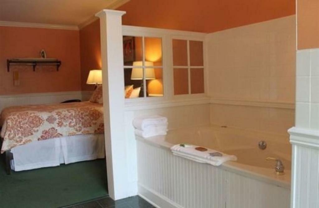 County Clare Inn Милуоки Экстерьер фото
