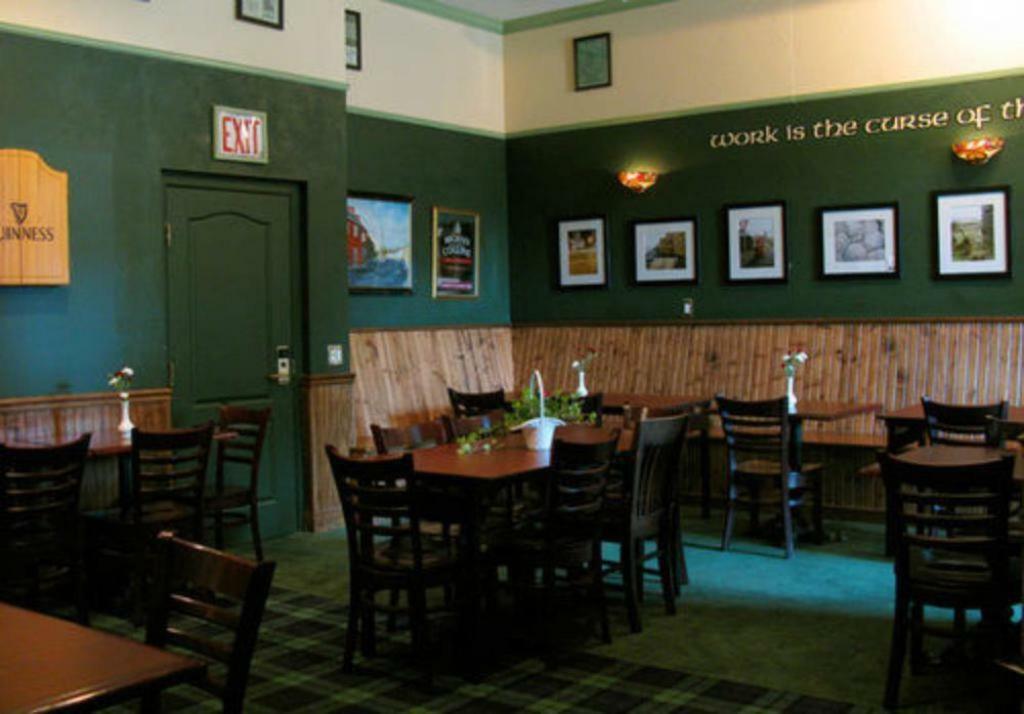 County Clare Inn Милуоки Экстерьер фото