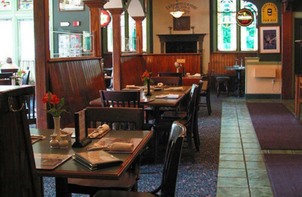 County Clare Inn Милуоки Экстерьер фото
