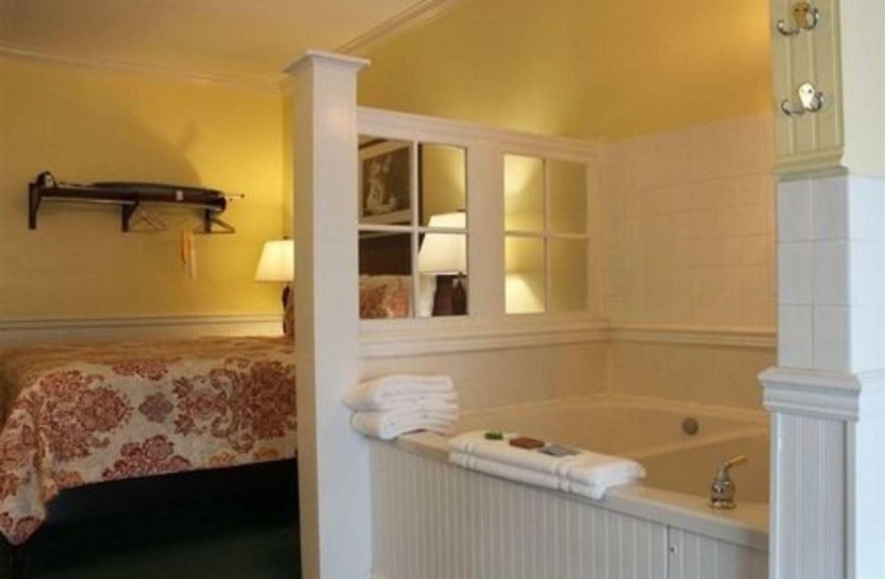 County Clare Inn Милуоки Экстерьер фото