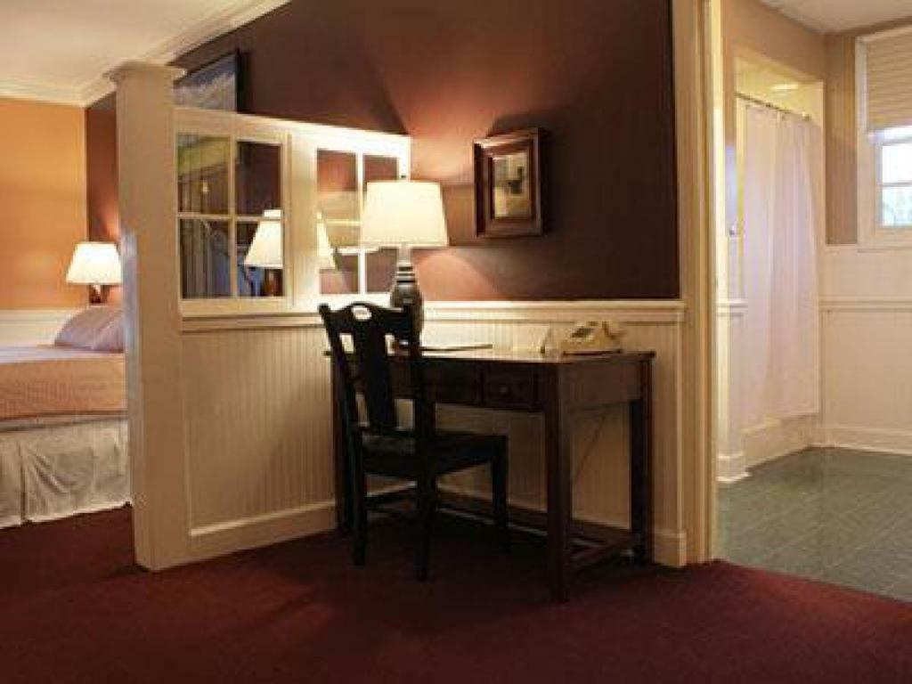 County Clare Inn Милуоки Номер фото